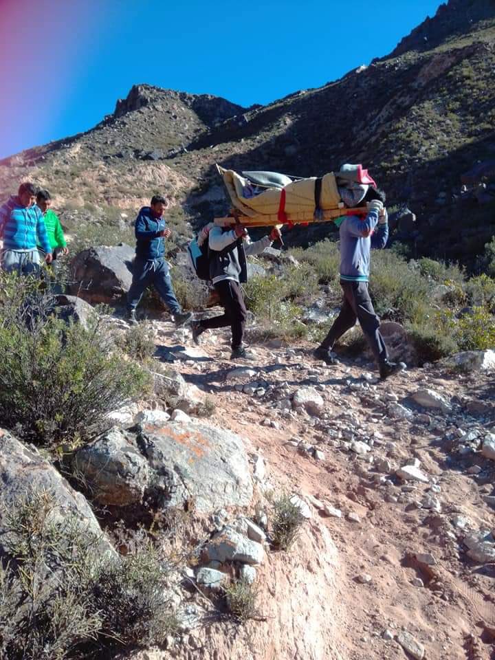 marcedellisola's tweet photo. #ElTolar #Catamarca tan solo piden un camino que los una a #ElDurazno , a #Thiaho lo trasladaron a lomo de 4 vecinos durante 4 hs corriendo entre las montañas para que lo atiendan, como #Thiago hay 80 personas más en ese paraje que merecen acceso a la #salud #educacion dignas https://t.co/mEnq5ofan6