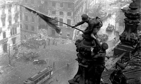 PresidenciaCuba's tweet photo. #9Mayo 1945 - Victoria contra el Fascismo | Fecha histórica para la humanidad, de reconocimiento a los que contribuyeron y dieron su vida, sobre todo al heroico pueblo soviético y de recordación a sus víctimas. ¡Jamás olvidaremos!
#TenemosMemoria #Cuba🇨🇺 https://t.co/pvvBUZ61I2