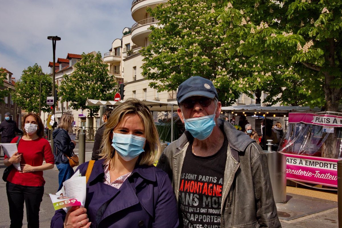 ThibaultMagalie's tweet photo. Mobilisés ce matin au marché du centre ville à Rosny-sous-Bois. 
Les 20, 27 juin, votez et faites voter pour un projet ambitieux : des solidarités nouvelles, un cadre de vie apaisée et des investissements pour préparer l’avenir.
#agirnousprotege #Elections2021 #rosnysousbois https://t.co/t1LbpMW7OA