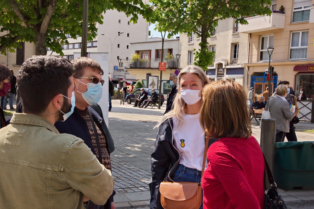 ThibaultMagalie's tweet photo. Mobilisés ce matin au marché du centre ville à Rosny-sous-Bois. 
Les 20, 27 juin, votez et faites voter pour un projet ambitieux : des solidarités nouvelles, un cadre de vie apaisée et des investissements pour préparer l’avenir.
#agirnousprotege #Elections2021 #rosnysousbois https://t.co/t1LbpMW7OA