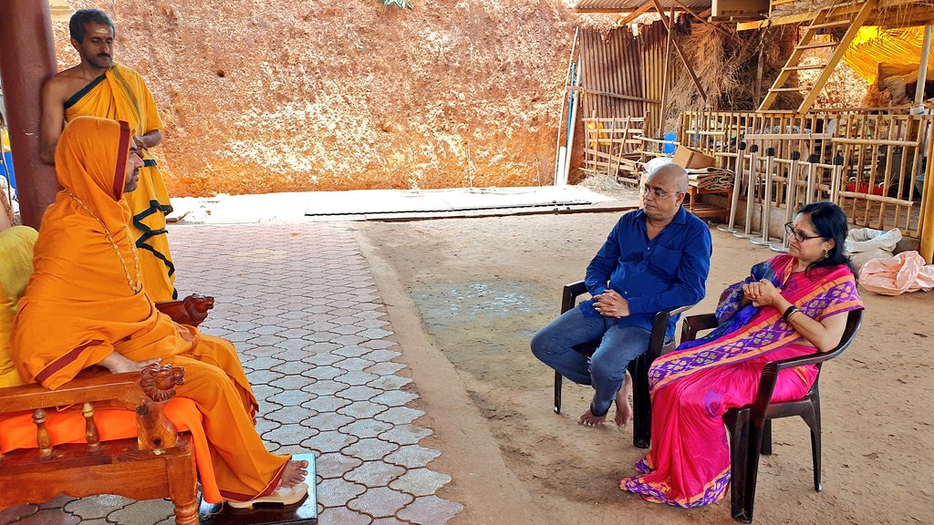 ShankaraPeetha's tweet photo. The chairman of New Mangalore Port Trust (NMPT) - Dr.Venkata Ramana Akkaraju visited the campus of @VVV_University, was amused about the vision and the work accomplished till now. https://t.co/QOBgLWaedg