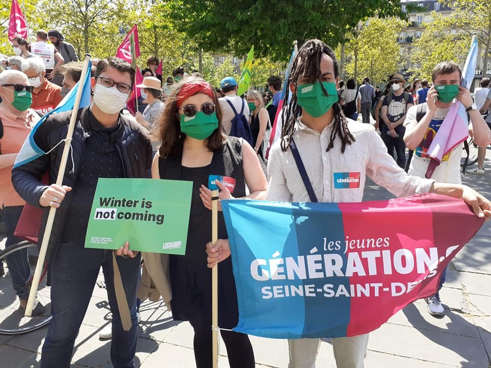 JeunesG93's tweet photo. Une grosse journée pour les JG 93 mobilisé.e.s ce matin au marché de Romainville et cette après midi à la marche pour le climat pour faire gagner @idf_ecologie !

PS : Quel beau drapeau !
#MarcheClimat https://t.co/f4jQ0BEMOC