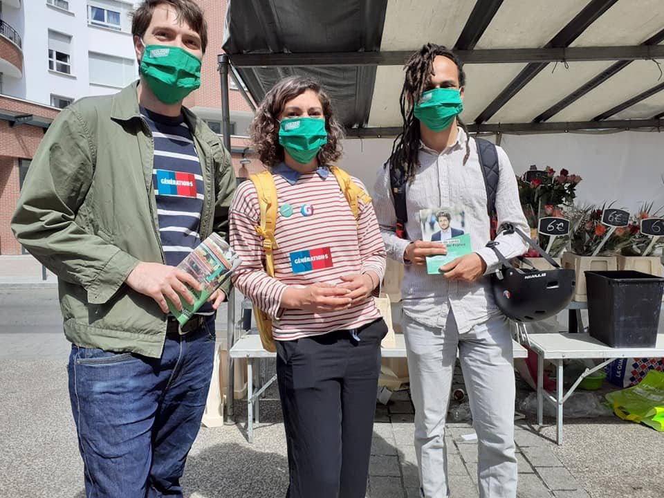 JeunesG93's tweet photo. Une grosse journée pour les JG 93 mobilisé.e.s ce matin au marché de Romainville et cette après midi à la marche pour le climat pour faire gagner @idf_ecologie !

PS : Quel beau drapeau !
#MarcheClimat https://t.co/f4jQ0BEMOC