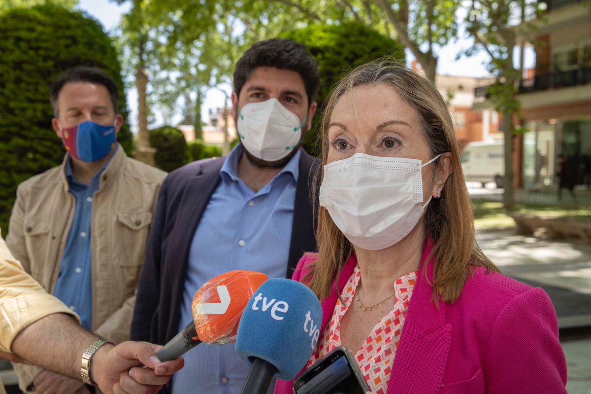 Sánchez, parapetado en su búnker de La Moncloa, apela a través de twitter a la unidad para superar la pandemia, cuando es el presidente del desgobierno y la división, que ha abandonado a las CCAA y permitido 17 planes distintos de desescalada y vacunación