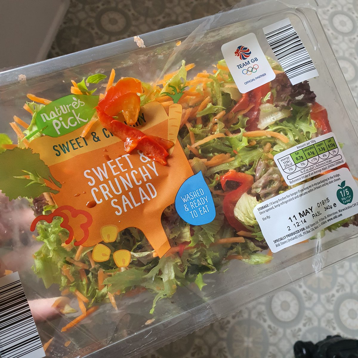 rosieekay's tweet photo. @AldiUK nothing sweet and crunchy about this 🤢 feel physically sick at the bowl of slime I've just put my hand in! https://t.co/30Occx5CDe