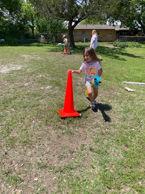 JohnstonsClass's tweet photo. Texas Day in Kindergarten! @WoodwayElem https://t.co/vjJsik6PIl
