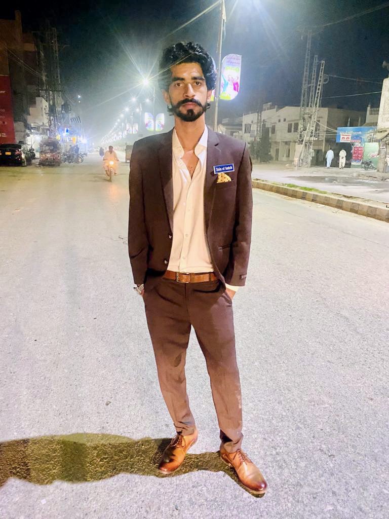 vishalwadhwas's tweet photo. The prettiest smiles hide the deepest secrets.The prettiest eyes have cried the most tears.And the kindest hearts have felt the most pain.
#JusticeForDrTariq https://t.co/g16SDkGa32