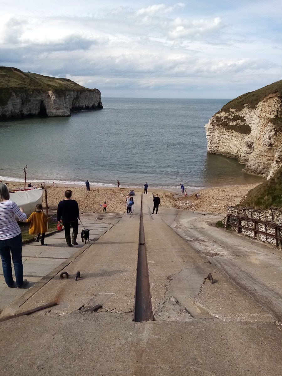 GouldthorpeAlan's tweet photo. A great afternoon at North Landing #Flamborough
Across to Hull then @EYBuses #Service121 to #Bridlington and #Service14 to North Landing https://t.co/DzNwY0RkU6