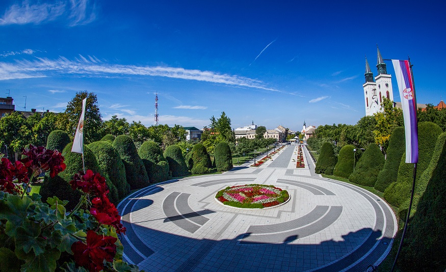 visitsombor's tweet photo. Sombor, grad neverovatne lepote, bogat kulturnom baštinom, zelenilom i očuvanom prirodom♥
U njemu su mnogi poznati ljudi stvarali svoja istaknuta dela♥
Danas je grad poznatih sportista, glumaca, dobrih ljudi i domaćina♥
Posetite Sombor i uživajte u neverovatnom gostoprimstvu♥ https://t.co/dZFDJ9p2mi