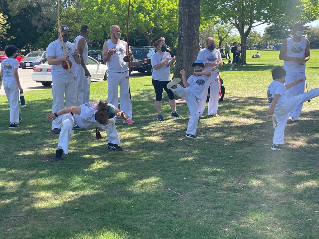ABADAMarin's tweet photo. HAPPY MOTHER’S DAY TO ALL MOM OVER THE WORLD 🌎 FELIZ DIA DAS MÃES DO MUNDO TODO  🌍 FROM ABADÁ CAPOEIRA MARIN USA 🇺🇸 #happymothersday❤️ #felizdiadasmaes❤️ #guerreiras #protetoras #carinhosas #abadacapoeiramarinusa🇺🇸 #california #usa🇺🇸 https://t.co/GC0pdNyIG0