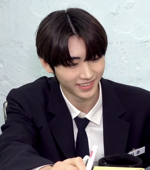 hourly sunghoon (@hoonhour) on Twitter photo 