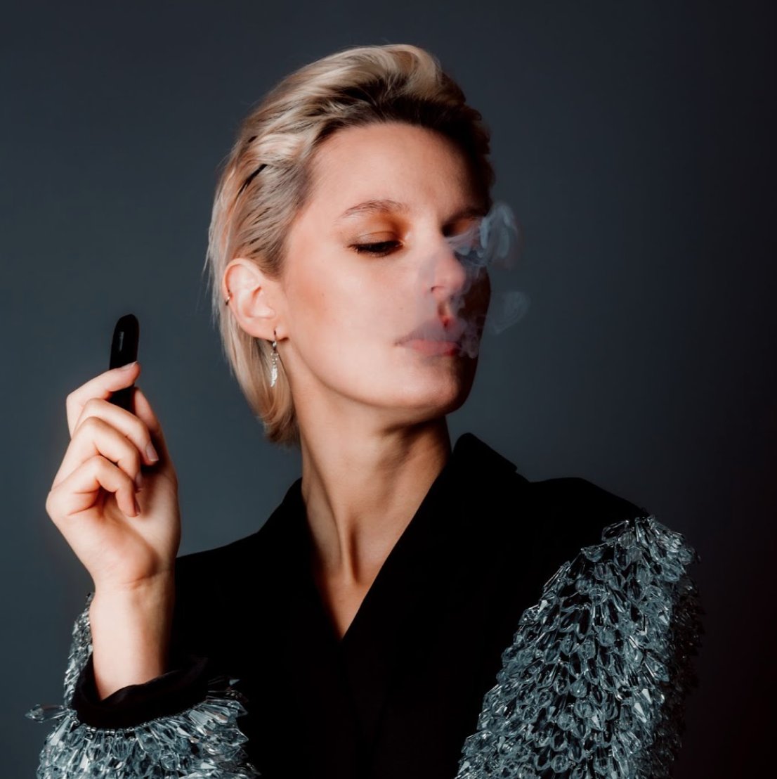 LucidaClub's tweet image. Repeat after us 🗣️ Moms who use cannabis are not bad moms.

Cannabis can be your new glass of wine and it’s worth a try! 

Happy Mothers Day to all the moms and mother-figures out there! Don’t forget to take a puff today.