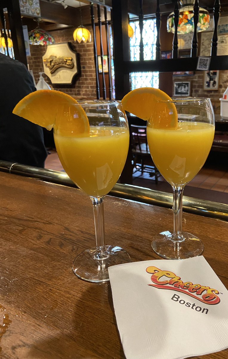 Happy Mother’s Day to all those amazing moms! What better way to celebrate than mimosas at Cheers?🍻 #cheers #cheerstotheweekend #boston #mothersday #sundayfunday #sunday #sundayvibes #mimosas #mimosasunday