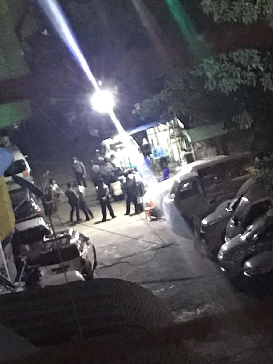 mariaszeto9's tweet photo. AHLONE, Yangon:

Terrorists (Myanmar security forces) abducted 8 civilians from Sin Min Housing. They were forced to kneel down before taking away. 
 #May9Coup #WhatsHappeningInMyanmar #MilkTeaAlliance https://t.co/Y6XsggqvKm @RapporteurUn @SchranerBurgen1