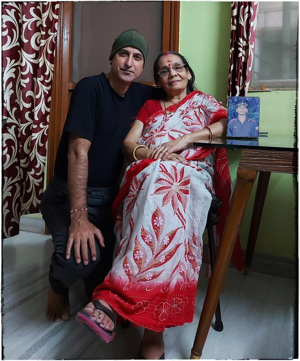 Along with Namita aunty, mother of MAJOR SOURJYA CHAKRABARTY19 GRENAIDERS who has immortalized himself along with MAJOR ROHIT YADAV when a helicopter of the army on a routine training flight crashed in Nasik on September 29, 2006.  #KnowYourHeroes #happymothersday2021