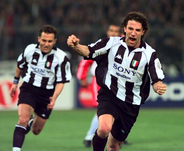 row. Del piero would have probably his greatest individual season scoring 32 goals, including a Hattrick in semis against monacoLippi built a team like above within 3 years. But unfortunately Juventus would lose to jupp heynckes Real Madrid 1-0 in a closely contested final.