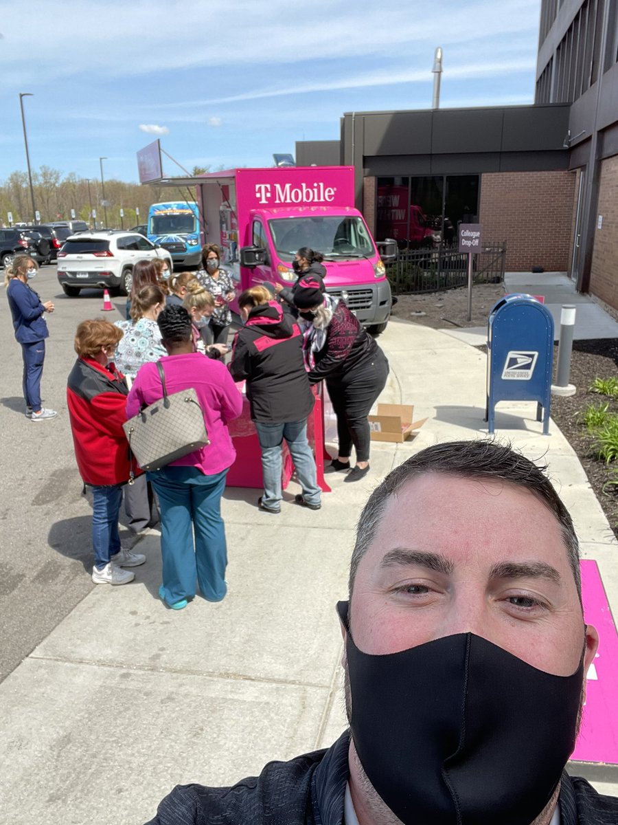 Mother’s Day falls smack dab in the middle of Nurses Week so what better way to celebrate them both than with @TMobileTruckWM and @bumblebeecarts showing them some #SMRA love, thanks to a great partnership with marketing and TFB!
