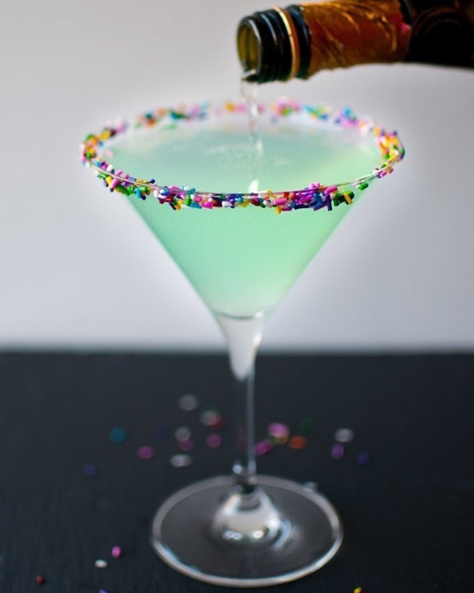 cutoutandkeep's tweet photo. 🍸#CocktailRecipe: Sprinkletini by Natasha (SaltAndLavender) - https://t.co/xlNABWDxNx
@saltandlavender #cook #cocktail #cocktailrecipe #cocktailmixing #mixology #drinkrecipe #drinkrecipes #drinkmixing #recipe #drink #diydrink #drinkmaking #drinks https://t.co/K51xlA4Vov