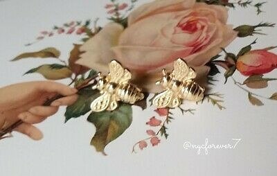 nycforever7's tweet image. #beetrue #savethebees
#pollinate #beekeeping
#Bees were prized in #ancient times for their ability to make #honey - #nectarofthegods 

Sterling #Silver 18kt Gold Plated #Garden #Bee #Insect Stud #Earrings Made in #Italy
@www.ebay.com/usr/nycforever7
etsy.com/shop/nycsevens