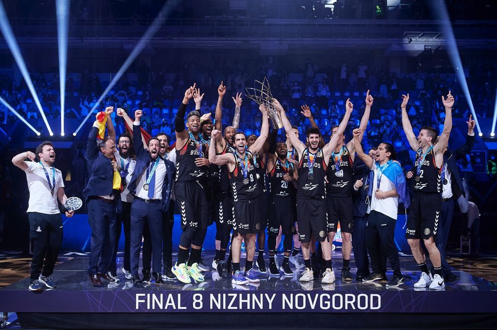 barrex9's tweet photo. Back to back champs!!! @BasketballCL 🏆🏀 @SanPabloBurgos #MasLejosQueNunca https://t.co/ZDEUVf6dmW