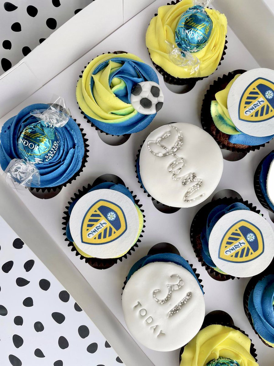 Oopsabakey's tweet photo. Leeds United cupcakes! https://t.co/wPaY6OPmbZ
