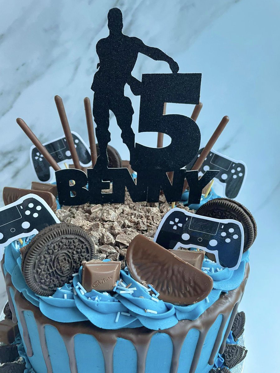 Oopsabakey's tweet photo. Fortnite themed chocolate cake! https://t.co/X5TSpKY9Bn