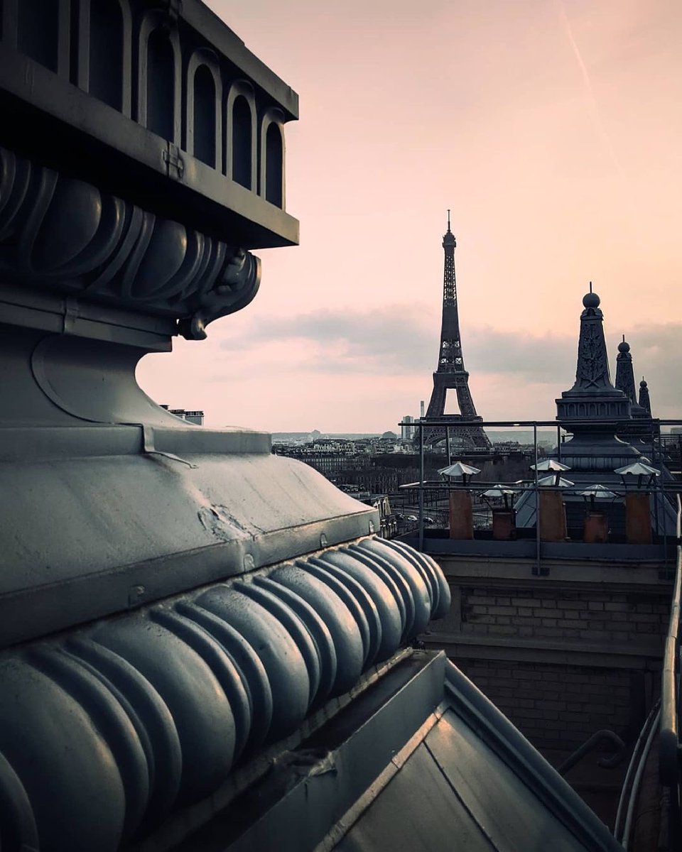 On Hôtel Plaza Athénée’s highest spot ✨ The perfect way to admire the whole city at your feet. 📸 @didineta #DCmoments