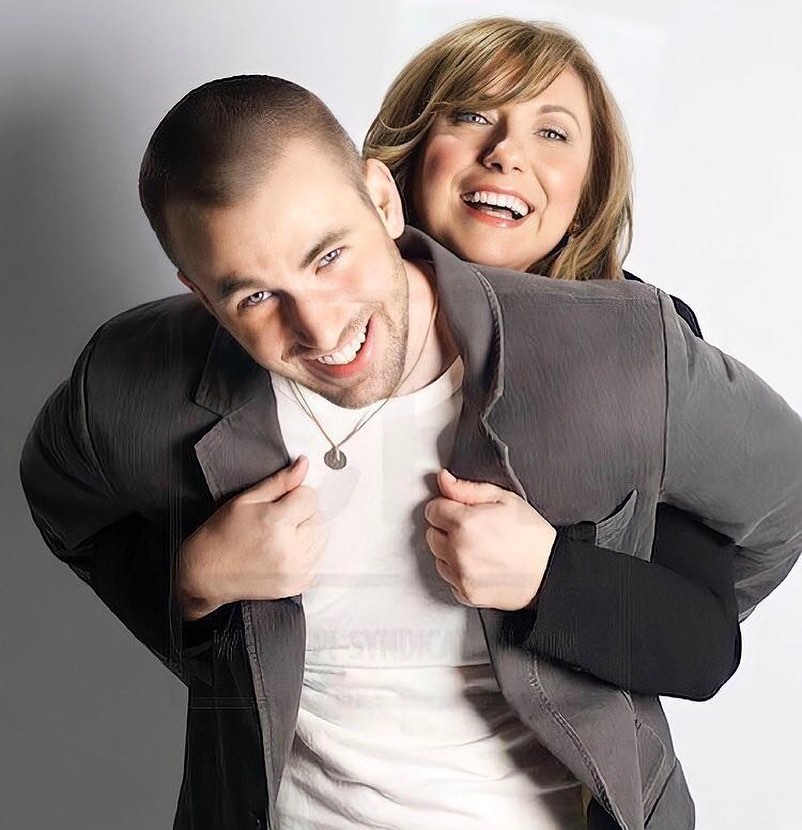 dailyevansbr's tweet photo. ELES GALERA!!!!
"Feliz Dia das Mães para todas as mães por ai! (Mas especialmente para a minha 💙)"
📸 | Chris Evans via instagram. https://t.co/ZbbQOWC8XM
