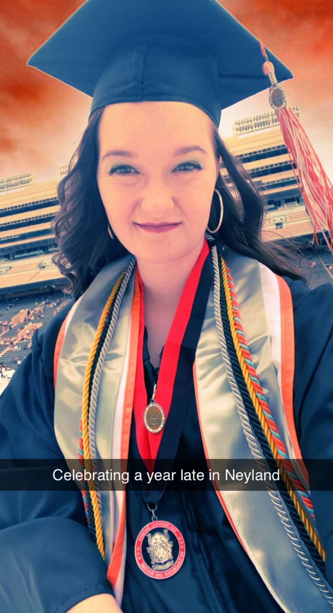 hanna_panda13's tweet image. A year late but celebrating in Neyland nonetheless #UTgrad2020 #UTgrad2021 @UTKnoxville