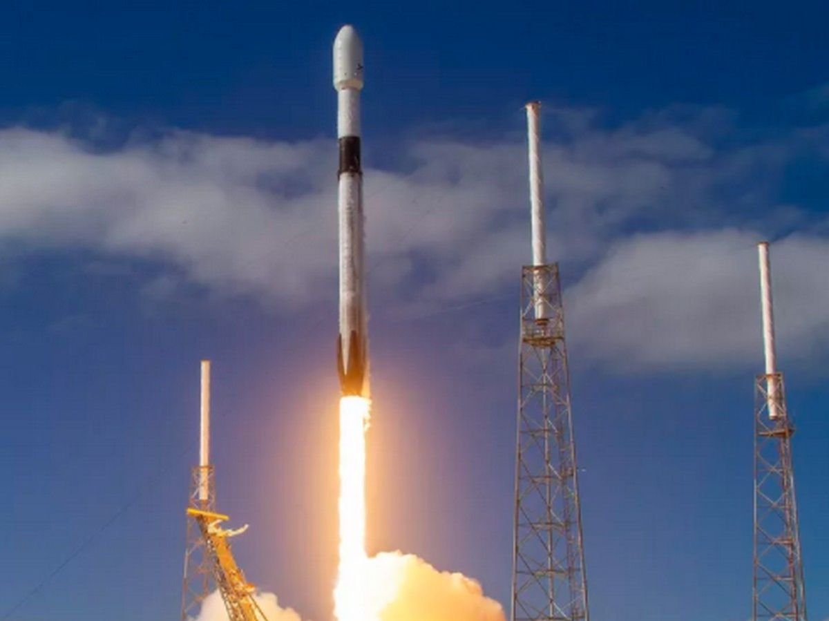 ActuSpatiales's tweet photo. 🌔🪙 - C'est officiel ! #SpaceX lanceront, début 2022, la mission #DOGE-1 vers la Lune à bord d'une Falcon 9 et via l'entreprise #GEC.

Un cubesat de 40kg sera envoyé vers notre satellite naturel, payé entièrement par la cryptomonnaie #Dogecoin !

#DogecoinToTheMoon🚀🪙 https://t.co/AOfQKlzKCn