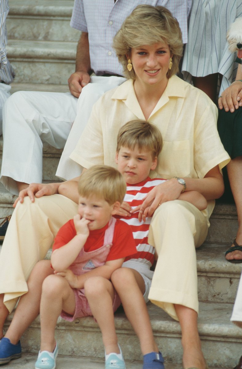 enews's tweet photo. To all those that have lost mothers, we are thinking of you today. 💗(📷: Getty Images) https://t.co/DI158jRQDP