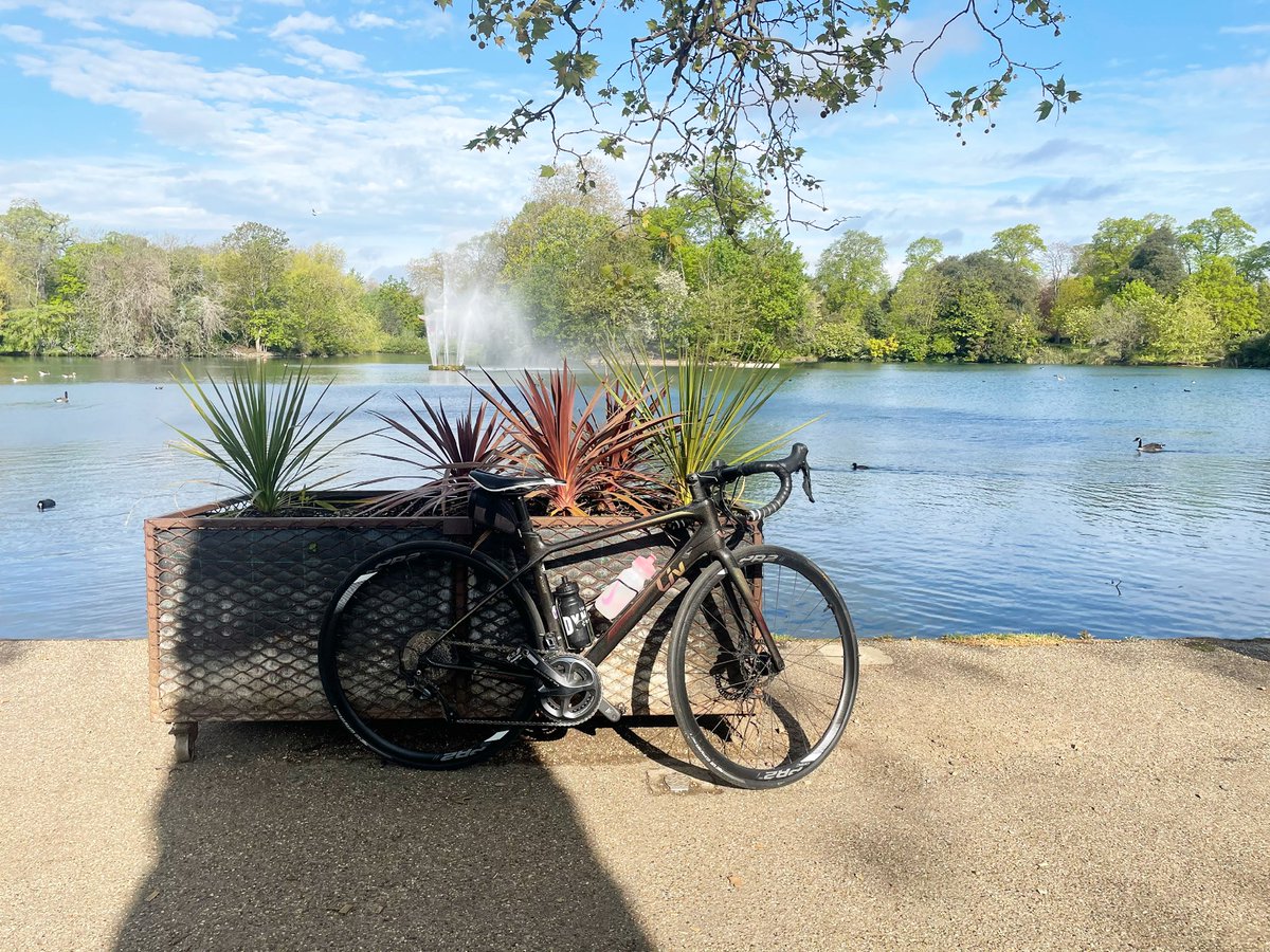 MiraTara4's tweet photo. Defo a bit fat and unfit but still had the best day ever! Hereโs to more warm and sunny rides ๐ #cycling #ukcylechat #ukrunchat #uktrichat https://t.co/lOp8btXl6y