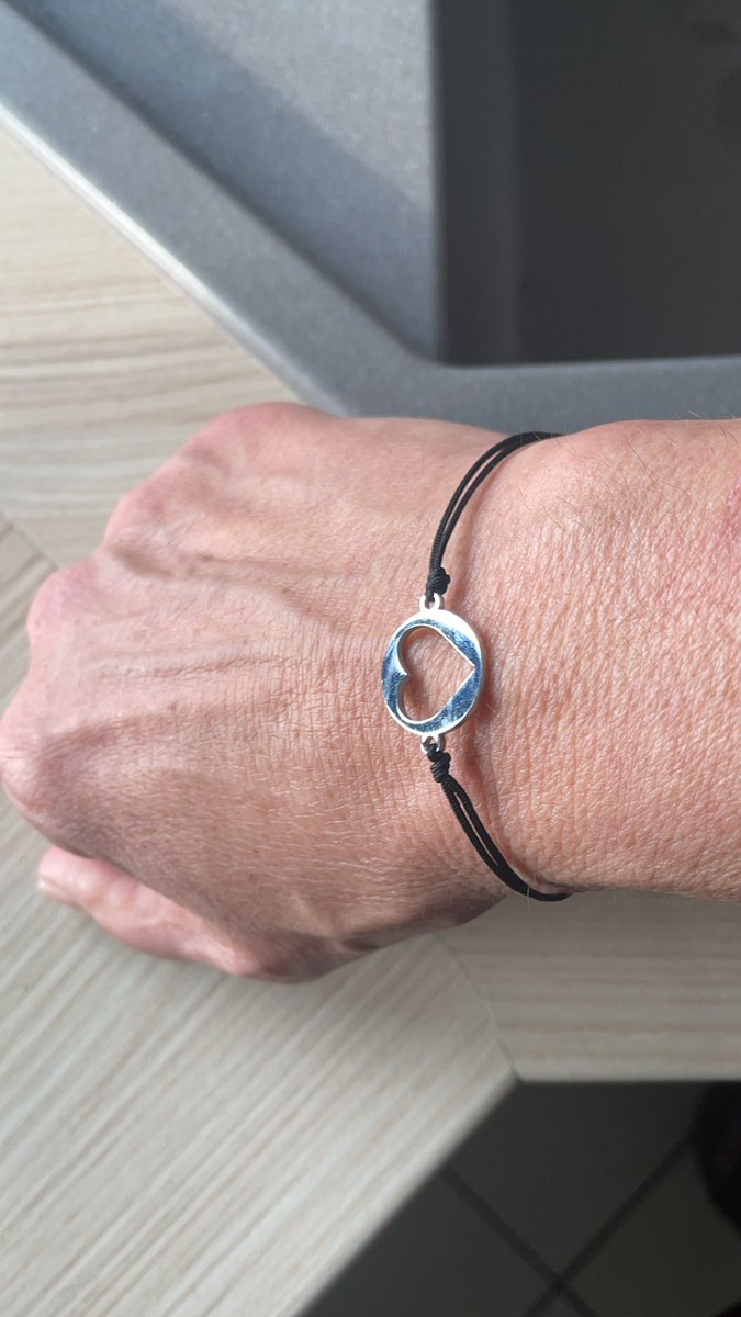 gruseldecke's tweet photo. @Horrorkissen Ja war sehr schön 🥰 Danke für das schöne Armband https://t.co/DiqyjY96nM