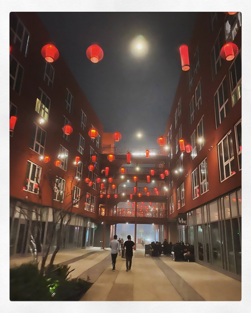 postcards_la's tweet photo. 𝗖𝗵𝗶𝗻𝗮𝘁𝗼𝘄𝗻? Haven’t the 𝘧𝘰𝘨𝘨𝘪𝘦𝘴𝘵... 🏮⛩🏮⁣

#photography #california #losangeles #chinatown #fog #DTLA #downtownLA #fog #mist #faucet #lantern #chinese #photooftheday #LA #LaLaLand #westcoast #mysecretLA #LA #LaLaLand #westcoast #picturepostcardsfromLA https://t.co/C07JDMvekE