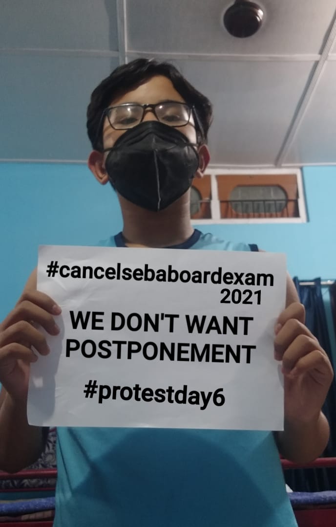 Student23817994's tweet photo. @DrRPNishank Covid cases are at it's peak.
Centre is not in the condition of sending any help.
Many govts including modi's is drag into courts .

So is the system using the students as a scapegoat to escape the situation. If not cancel the exam
#cancelassamboardexams 
#ProtestDay6 https://t.co/IPefswEmN8