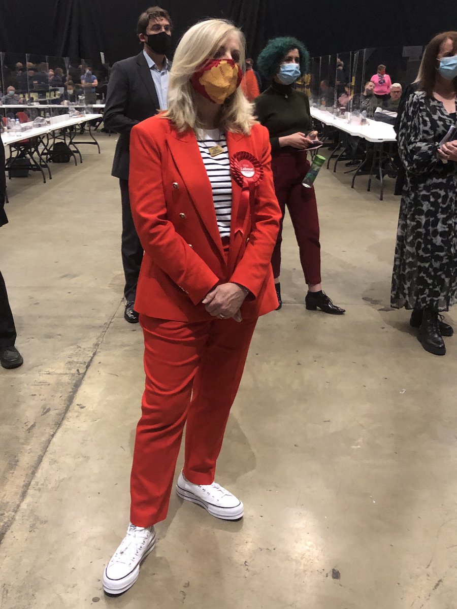 AmyLCaulfield's tweet photo. Labour candidate for West Yorkshire mayor @TracyBrabin is wearing a face mask featuring a map of the region to the count at the @fdarena in Leeds. https://t.co/s6UNlvvG8r