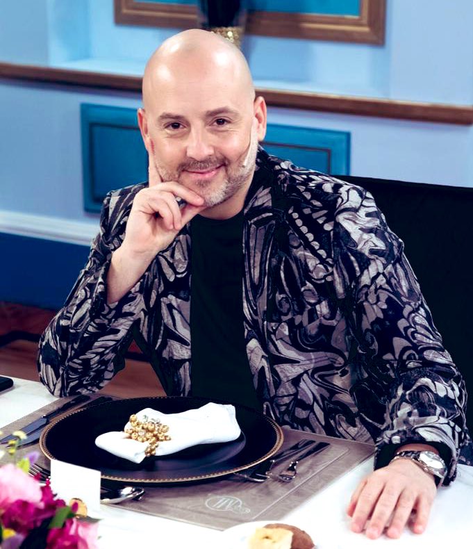 agenciaAB's tweet photo. Almuerzo para @muscarijoseok con @ViaJuani 😍 
#mesaza @eltreceoficial @mirthalegrand 

Siguen los streamings de @Redesvivituexp @sexvirtual2020 y se viene la MASTERCLASS el 15 de mayo https://t.co/OR97lOnsbj