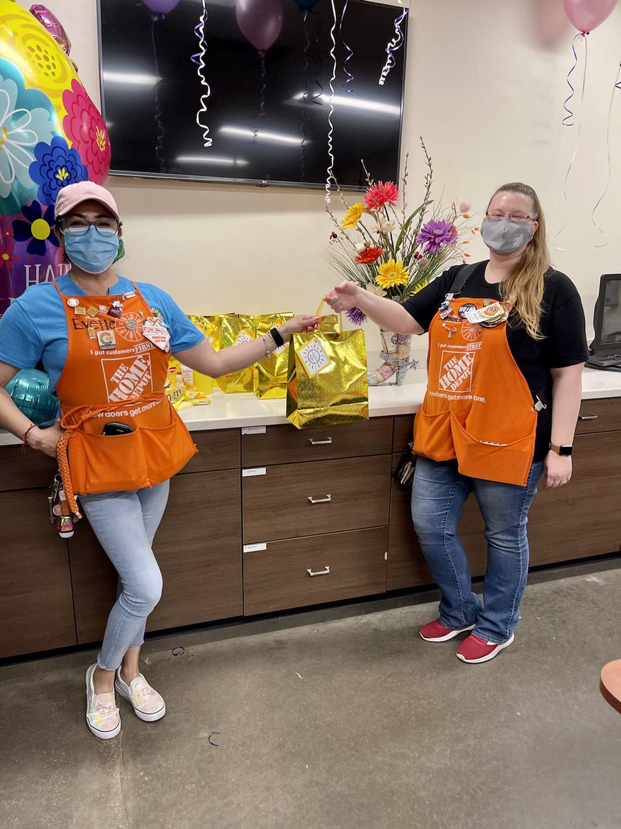 ☀️Happy Mother’s Day☀️ to all the special Mom’s providing excellent customer service at the Mighty Mesquite today! <a href="/FewBryan/">Bryan Few</a> <a href="/BradfordMaryE/">Mary Bradford</a> <a href="/AshtheSasm/">Ashley Padilla</a> <a href="/tori_bronson/">Tori Bronson</a> <a href="/tavares_gabe/">TavaresGabe</a>