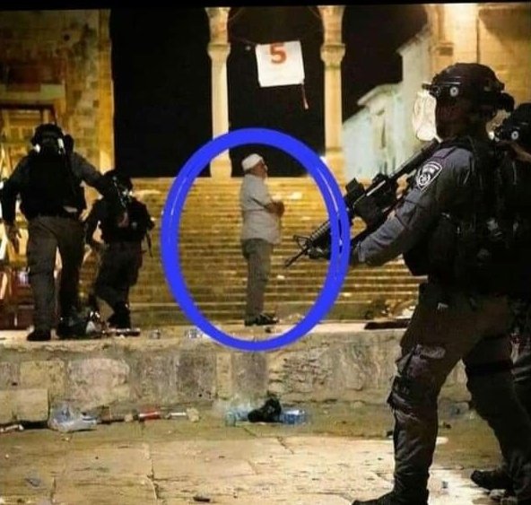 khanfarheen555's tweet photo. "Call upon Allah, Allah will respond to you."
No words to describe his trust on Allah. 
#IndiaStandsWithPalestine https://t.co/tZ3FK0QMBL