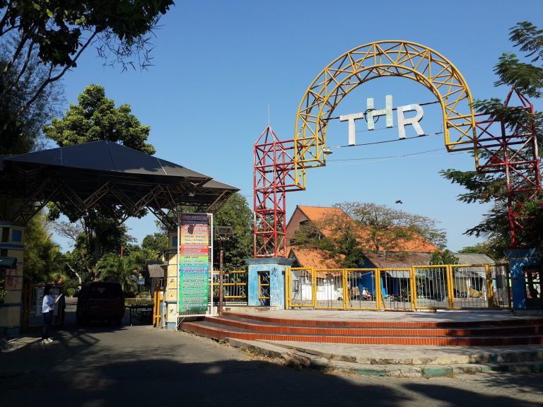 basitgaul's tweet photo. THR yang sebenarnya berada di kota Surabaya, yaitu Taman Hiburan Rakyat https://t.co/Ao5tq6Sbrm
