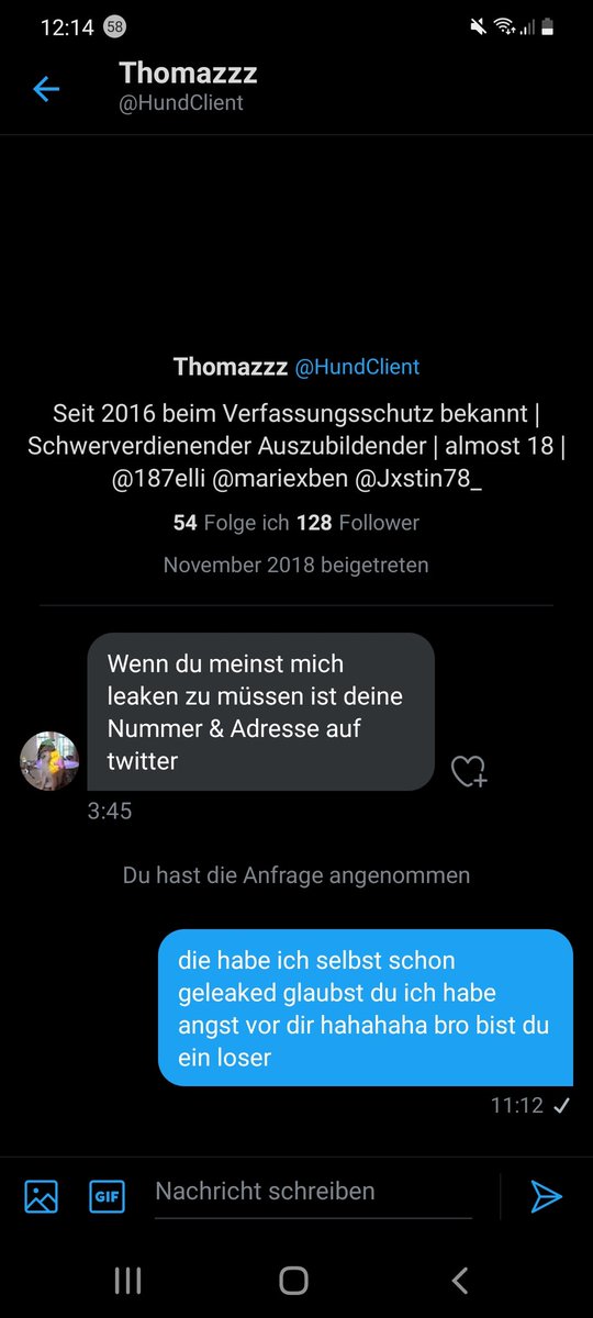 Also dieser ClientHund ist peinlich rassistisch kann sich nicht benehmen und zurück halten ist im Kopf wie 12 und dieser Rassismus yanis hat mich schonmal gewarnt vor dem voll der loser wallah sogar du halbes Hemd würde dich umhauen rt?