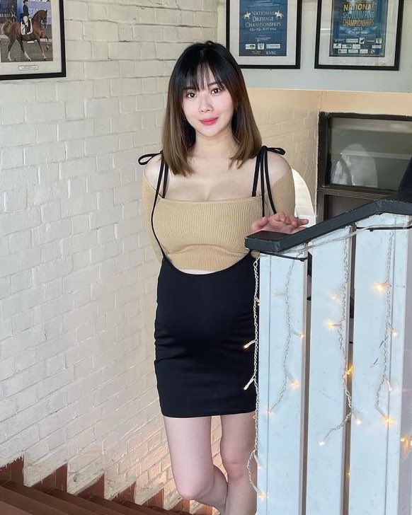 各位私信li的兄弟原谅我无法一一回复. 未婚妻怀疑了, 这也是一个多月来没发推的原因. 所以之后也只会发她大肚子之前的美照了. 不知道兄弟们还喜欢她吗？有没有狼友连孕妇也不放过？幻想着不是我的种, 我硬了 #曝光人妻 #人妻 #母狗人妻 #母狗 #绿帽老公 #绿帽淫妻大赛 #女友分享 #辱骂 #妓女 #公共厕所 https://t.co/VxElrmLEel