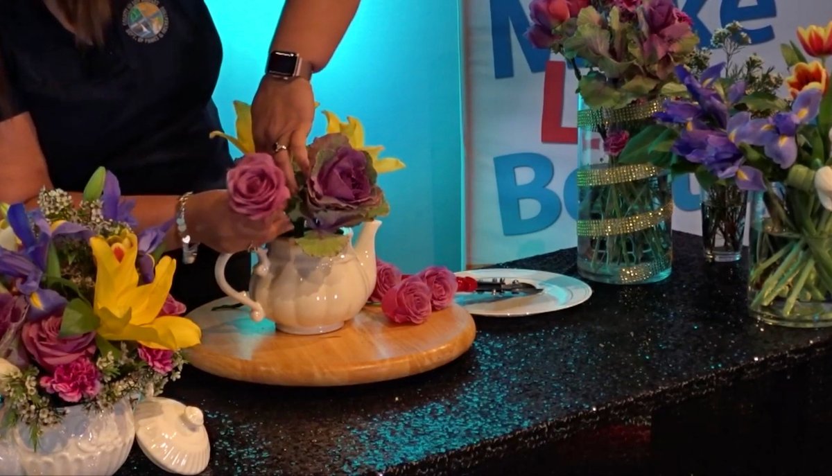lacountyparks's tweet photo. Need a last-minute gift for Mom? Check out our #ParksFromHome videos to make a beautiful flower arrangement, DIY vase or step-by-step painting for #MothersDay. Go to #LACountyParks #YouTube and enjoy a variety of videos: https://t.co/9WR3djyl9t https://t.co/5Y3cf78NFi