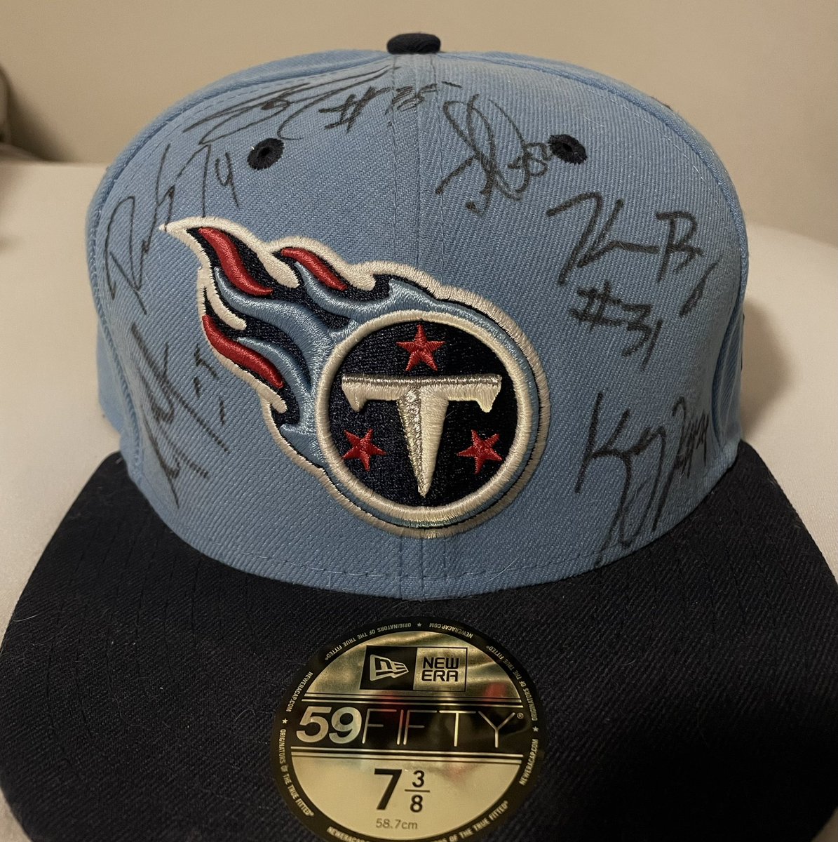 🚨 #Titans Giveaway 🚨 

You’ve been waiting and it’s here! Sundays without football are just wrong, so we are here to help! RT &amp; Follow for a chance to win this hat signed by Adoree, Succop, Conklin, Walker, Byard, Vaccaro, and Jayon Brown!  

Winner chosen Wednesday the 12th