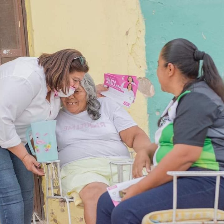 FXMCoahuila's tweet photo. Mujeres valientes, #MujeresConFuerza dispuestas a trabajar por un #Coahuila mejor!! 💪💞 https://t.co/62W2oAFDLe