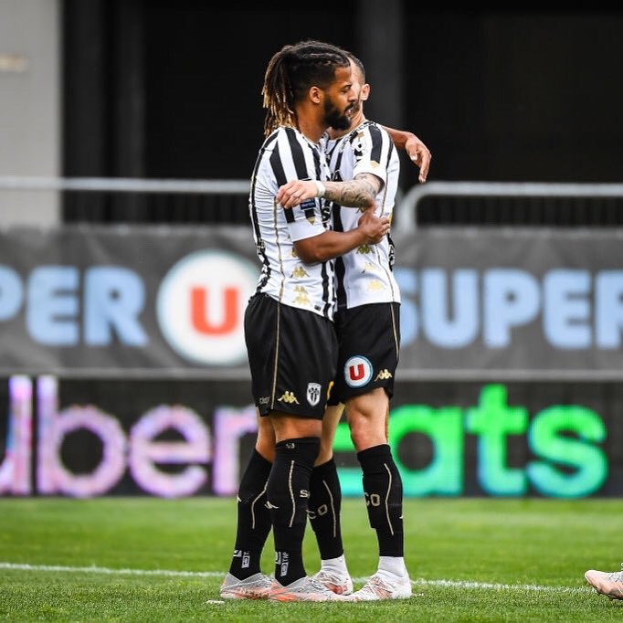 IncroyableSCO's tweet photo. 📊⚽️ - Cinquième but de la saison pour Loïs Diony avec Angers SCO ! ⚫️⚪️
#SCODFCO https://t.co/P5lhiJSFmC