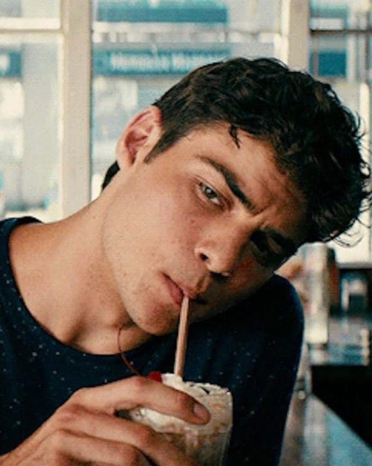 Happy birthday Noah Centineo he turned 25 today 