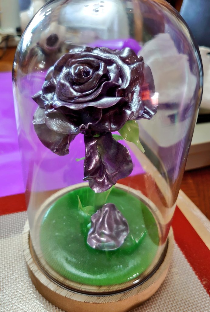 One of this weekends projects pulled sugar roses #Isomalt #pastrycheflife #sugarartistry #cakedecorating #sugarwork #sugarpulling
