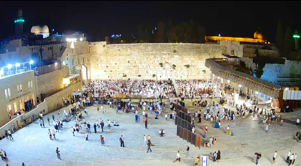 The Western Wall plaza is packed with people at the “Jerusalem Day” eve  #Israel  #Jerusalem