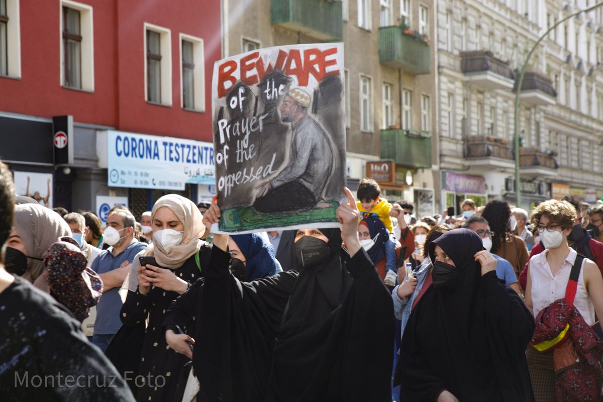 Montecruzfoto's tweet photo. #SaveSheikhJarrah protest in Berlin. Palestinian community took the street in Neukolln 1/3 #b0905 #freepalestine https://t.co/BsFXK0yybb